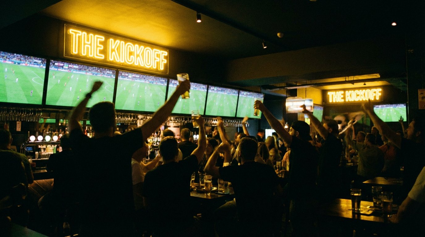 Vänner som tittar på sport på storskärm på Desperados